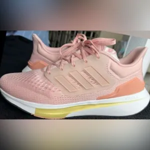 💘FINAL PRICE💘 Adidas EQ21 Run Sneakers Sz 10- Practically Brand New!!