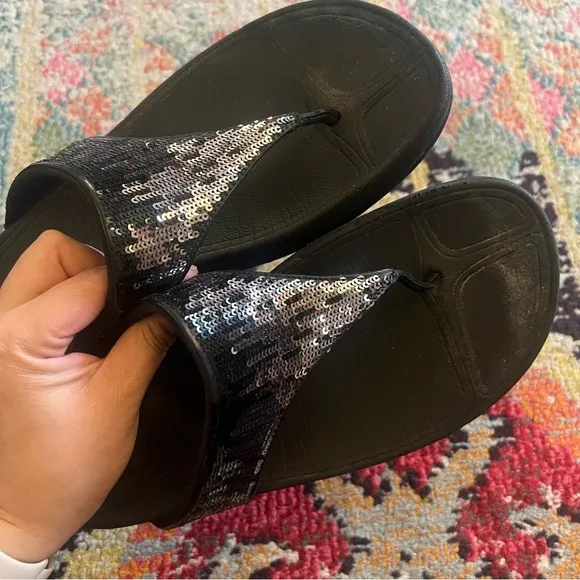 FitFlop Electra Women Black Sequin Shiny Thong Wobbleboard Sandals 10