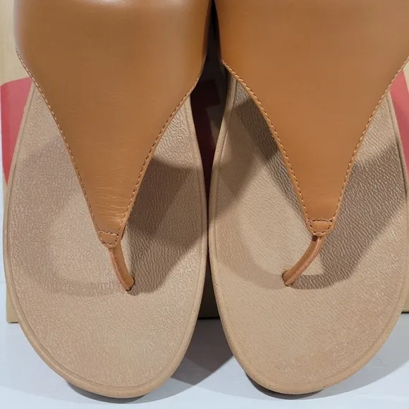 Fitflop LULU Leather Toe-Post Sandals| Sz 9| Light tan