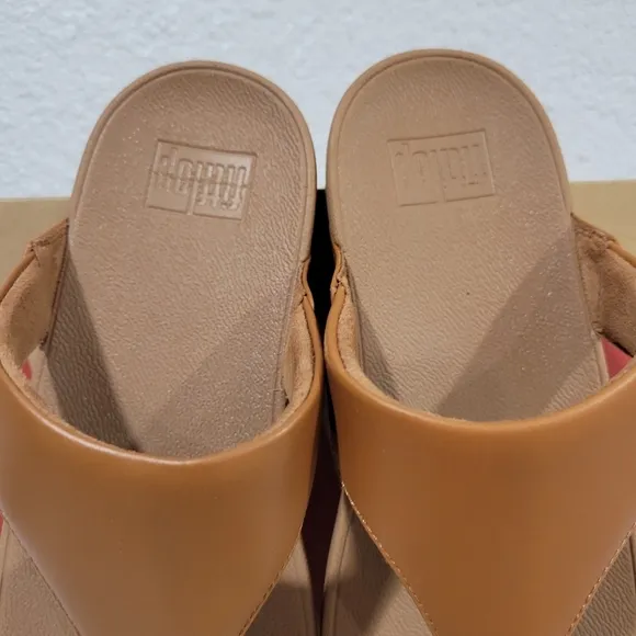 Fitflop LULU Leather Toe-Post Sandals| Sz 9| Light tan