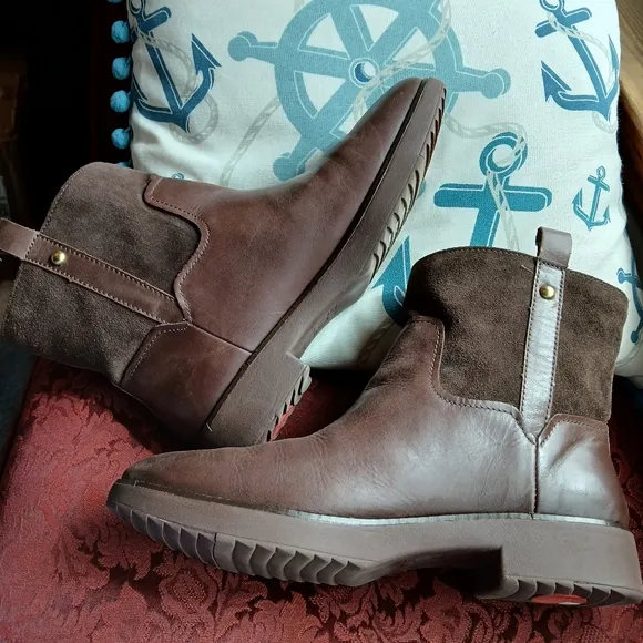 🧭FitFlop Signey Mixte Leather Ankle Boots 9