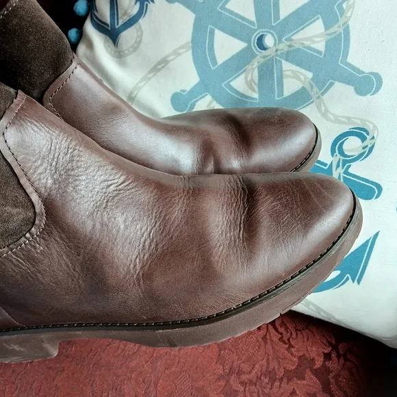 🧭FitFlop Signey Mixte Leather Ankle Boots 9