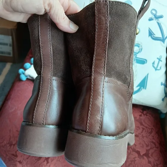🧭FitFlop Signey Mixte Leather Ankle Boots 9