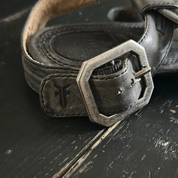 FRYE Alessia Trapunto Charcoal Gray Leather  Sandals