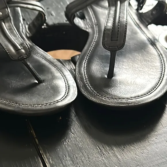 FRYE Alessia Trapunto Charcoal Gray Leather  Sandals
