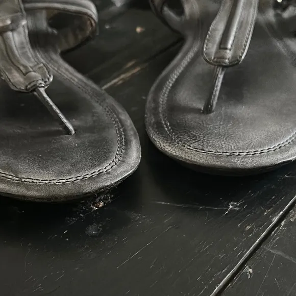 FRYE Alessia Trapunto Charcoal Gray Leather  Sandals