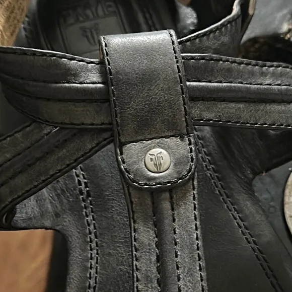 FRYE Alessia Trapunto Charcoal Gray Leather  Sandals