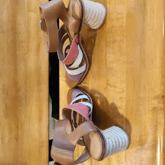 Frye and Co. Leiah  mixed color strap sandals size 7.5