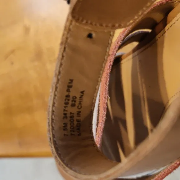 Frye and Co. Leiah  mixed color strap sandals size 7.5