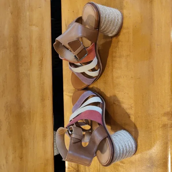 Frye and Co. Leiah  mixed color strap sandals size 7.5