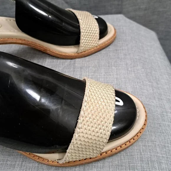 Frye Womans Brielle Back Zip Ankle Strap Heels Sandals Size 8.5M