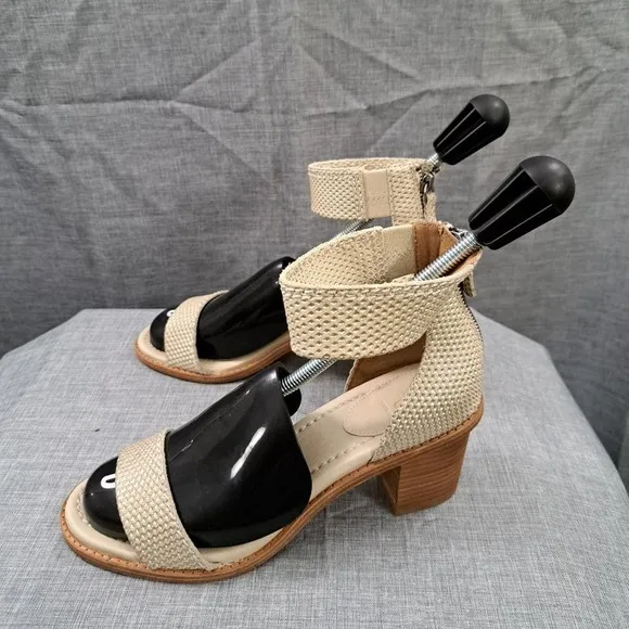 Frye Womans Brielle Back Zip Ankle Strap Heels Sandals Size 8.5M