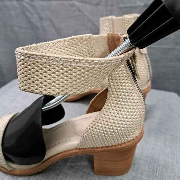 Frye Womans Brielle Back Zip Ankle Strap Heels Sandals Size 8.5M