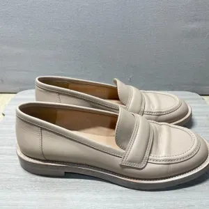 Gianvito Rossi Loafers Women 37.5 Beige Leather Minimalist Argo Leather Whimsy