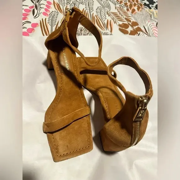 Good American Women's Amber Tan Square-Toe Ankle-Strap Block-Heel Sandals SZ 6.5