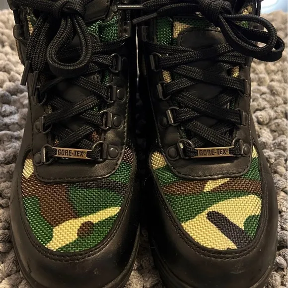Gore-tex Army Vasque boots size 4