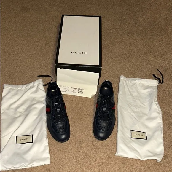 Gucci Men's Sneakers - Navy with Red Stripe