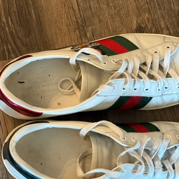GUCCI White Sneakers with Dog Patch and Red Green Stripes