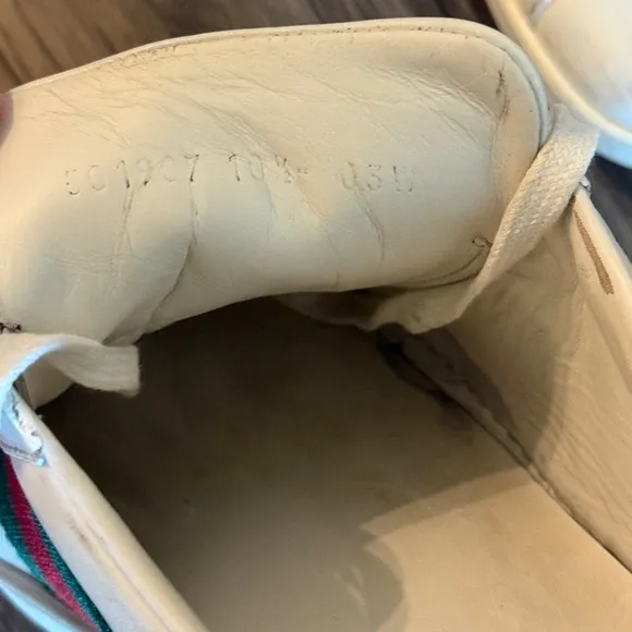 GUCCI White Sneakers with Dog Patch and Red Green Stripes