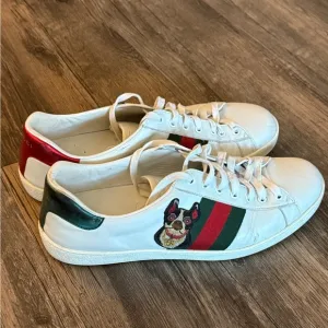 GUCCI White Sneakers with Dog Patch and Red Green Stripes