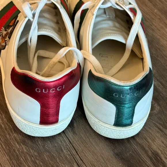GUCCI White Sneakers with Dog Patch and Red Green Stripes