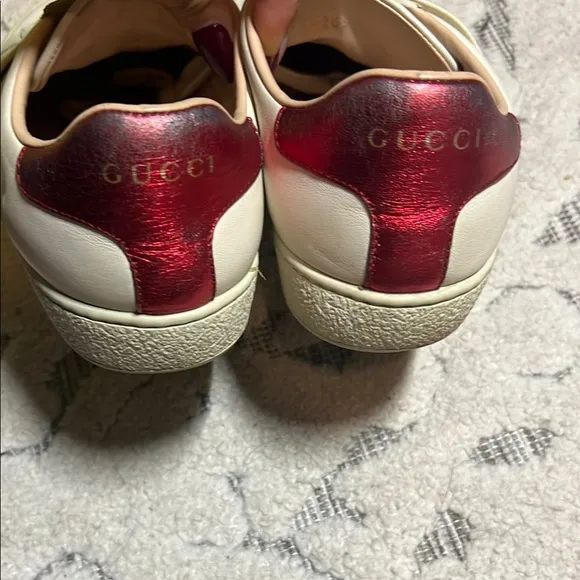 Gucci White Sneakers with Logo Band