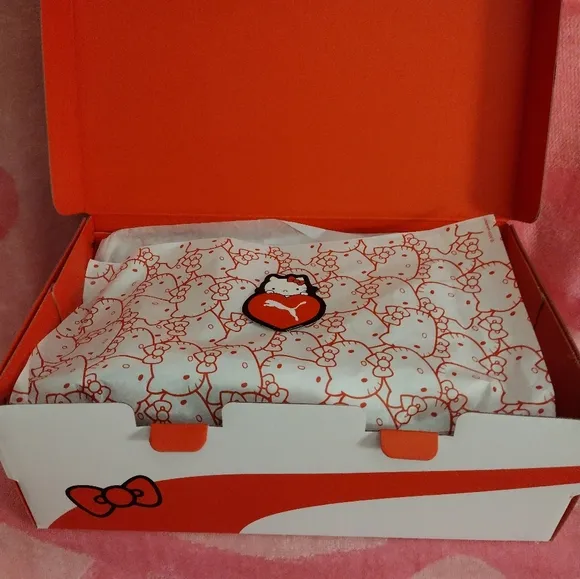 Hello Kitty X Puma Women's Easy Rider Goth Sneakers - Size 8