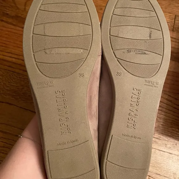 Hispanitas Candy tan suede loafers with cushioned footbed. Size 38.