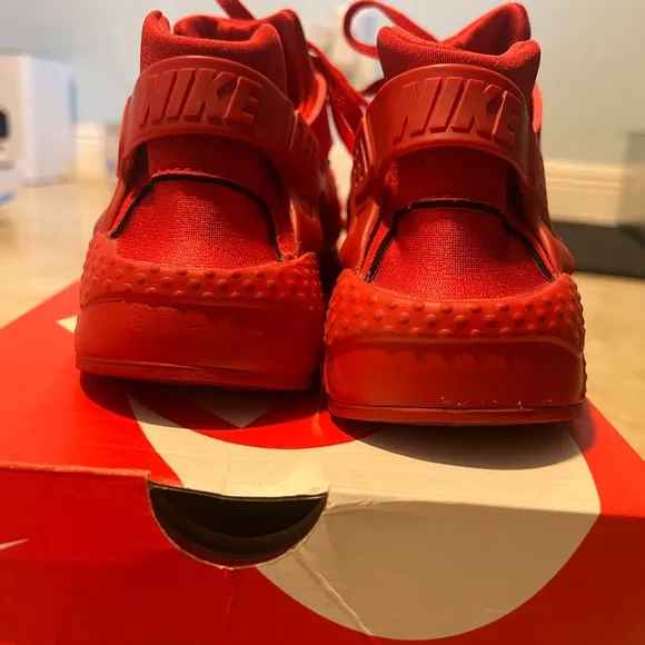 Huaraches Nike Red Sneakers Vibrant Athletic Design