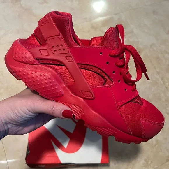 Huaraches Nike Red Sneakers Vibrant Athletic Design