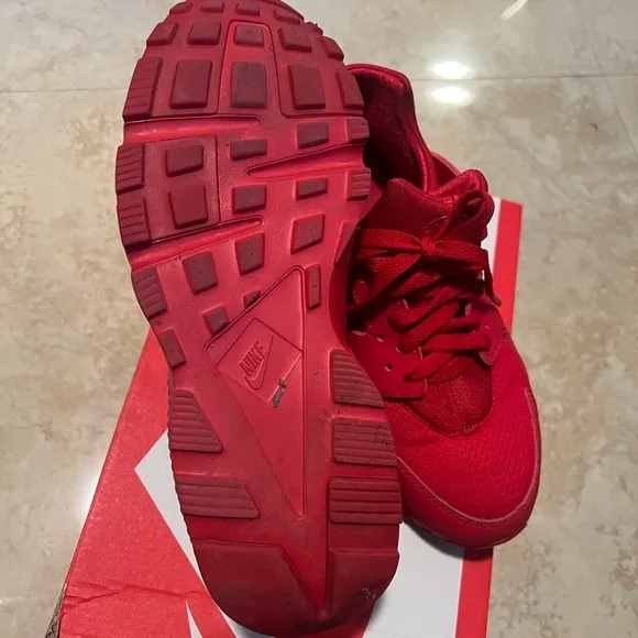 Huaraches Nike Red Sneakers Vibrant Athletic Design