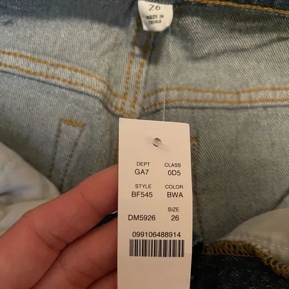 J. Crew NWT 10&quot; demi-boot crop jean in Stone Street wash. Button fly Item BF545