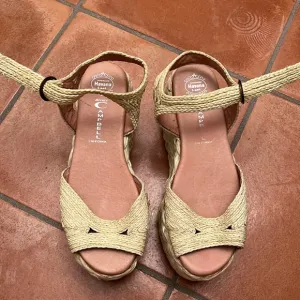 Jeffrey Campbell Straw Espadrilles Sz 39