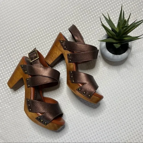 JOHNSTON &amp; MURPHY - Metallic Bronze Platform Heels
