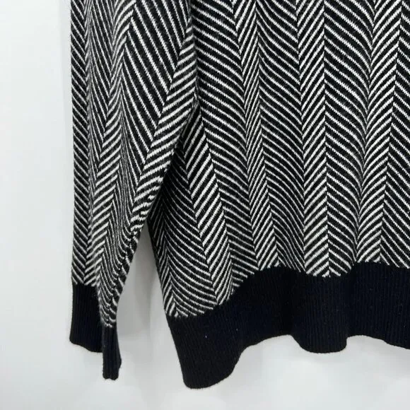 JOIE Women's Black &amp; White Chevron Long Sleeve Hooded Sweater Size 2x