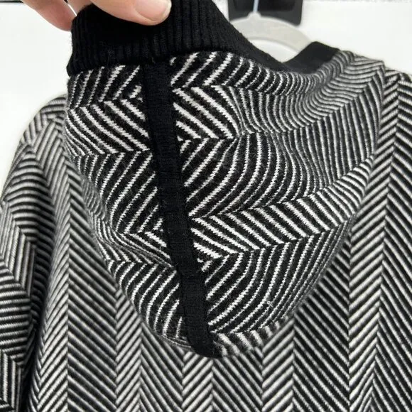 JOIE Women's Black &amp; White Chevron Long Sleeve Hooded Sweater Size 2x