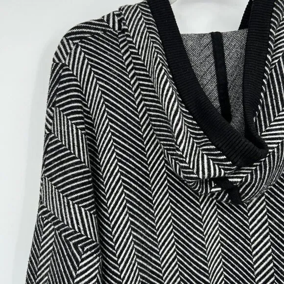 JOIE Women's Black &amp; White Chevron Long Sleeve Hooded Sweater Size 2x