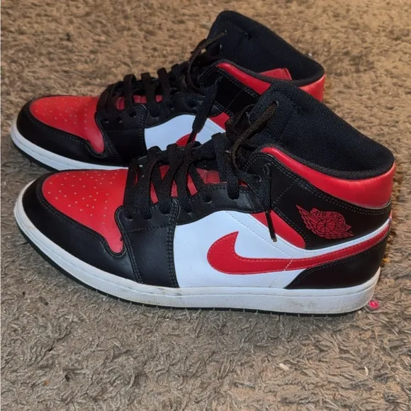 Jordan 1 fire red men’s 11