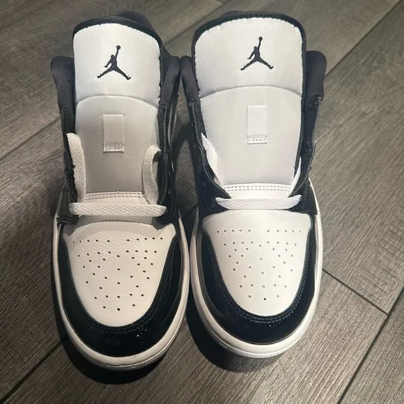 Jordan 1 Low SE Black and White Sneakers