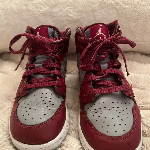 Jordan‎ 1 -Top Cherrywood Red 2022 high top sneakers size 4Y