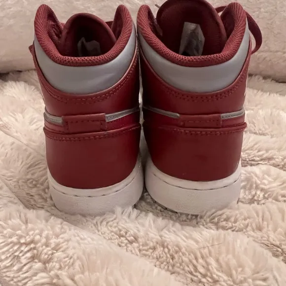Jordan‎ 1 -Top Cherrywood Red 2022 high top sneakers size 4Y
