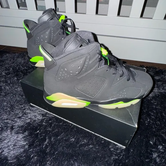 Jordan Air Jordan 6 Black and Green Sneakers
