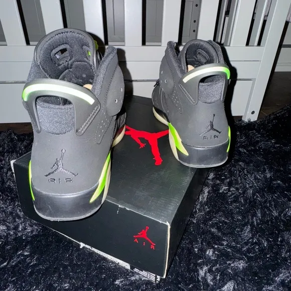 Jordan Air Jordan 6 Black and Green Sneakers