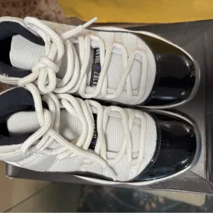 Jordan Black and White Sneakers Classic Athletic Design