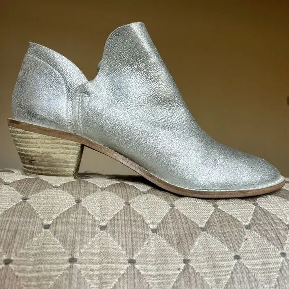 Kelsi Dagger Brooklyn Kenmare Silver Metallic Ankle Bootie Western Women's 8.5