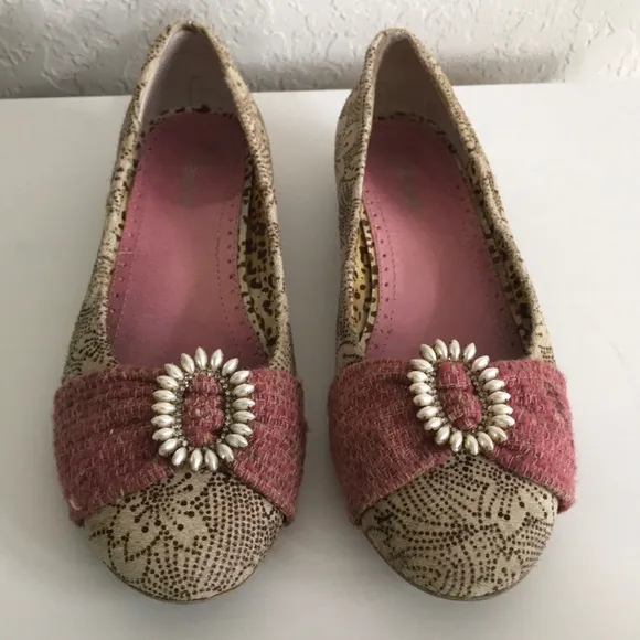 Kenzie Brooch Flats
