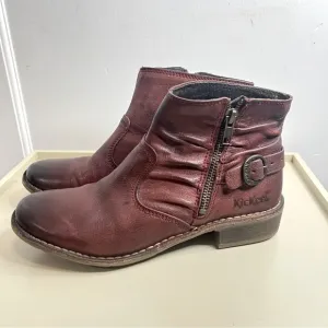 Kickers burgundy ankle bootie