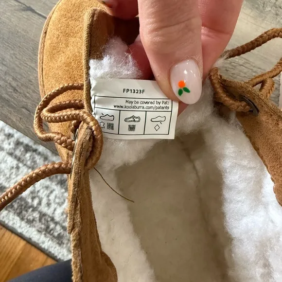 Koolaburra by UGG Boys Camel Fleece lined Boots Size 1