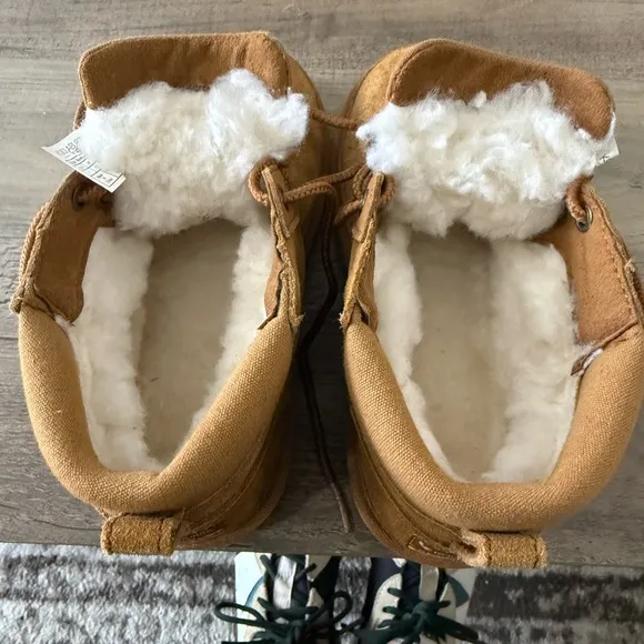 Koolaburra by UGG Boys Camel Fleece lined Boots Size 1