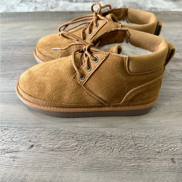 Koolaburra by UGG Boys Camel Fleece lined Boots Size 1